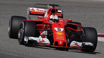 Sebastian Vettel con el Ferrari.