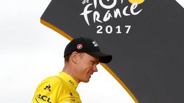 Paris (France), 23/07/2017.- Team Sky rider Christopher Froome of Great Britain celebrates on the podium wearing the overall leader yellow jersey after winning the 104th edition of the Tour de France cycling race, in Paris, France, 23 July 2017. (Ciclismo