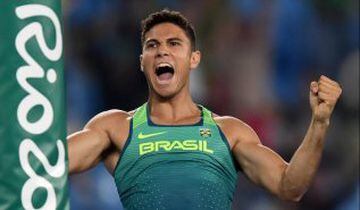 El brasileño Thiago Braz se coronó campeón olímpico del Salto con Pértiga al saltar 6.03 metros e imponer récord olímpico. Y no sólo eso, en el camino derrotó al favorito Renaud Lavillenie.