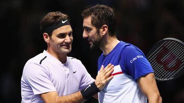 Federer moves into semifinals unbeaten for 10th time