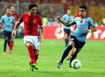 Alexandria (Egypt), 28/10/2017.- Al Ahly's Mohamed Naguib (L) in action against Wydad Casablanca's Achraf Bencharki (R) during the Confederation of African Football (CAF) Champions League final first leg soccer match between Al-Ahly SC and Wydad AC Casabl