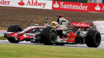Felipe Massa se situó en el primer lugar de la carrera. Para coronarse necesitaba que Lewis Hamilton no quedará en los primeros cinco lugares. En la última vuelta era sexto, arriba de él estaba Tomm Glock de Toyota. El inglés lo rebasó en la última curva, Ferrari festejaba, hasta que se dieron cuenta de la acción del inglés.