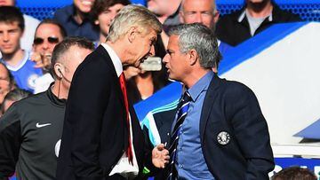 LONDON, ENGLAND - OCTOBER 05:  Managers Arsene Wenger of Arsenal and Jose Mourinho manager of Chelsea clash during the Barclays Premier League match between Chelsea and Arsenal at Stamford Bridge on October 4, 2014 in London, England.  (Photo by Shaun Botterill/Getty Images)  
 BRONCA TANGANA
 PUBLICADA 06/10/14 NA MA28 3COL 
 PUBLICADA 13/10/14 NA MA33 1COL