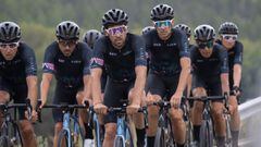 Alberto Contador y los integrantes de la S&uacute;per Grupeta, durante la primera etapa del deaf&iacute;o Madrid - Mil&aacute;n by Aurum, en el que el pinte&ntilde;o cumple la promesa que hizo en el pasado Giro de Italia.