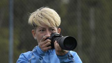 Argentina's forward Yamila Rodriguez takes photos to the owner of the camera during a training session in Ezeiza, Buenos Aires Province, on July 6, 2023, ahead of the FIFA Women's World Cup 2023 to be held in Australia and New Zealand between July 20 and August 20. (Photo by JUAN MABROMATA / AFP)