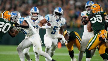 GREEN BAY, WISCONSIN - SEPTEMBER 28: David Montgomery #5 of the Detroit Lions runs the ball against the Green Bay Packers during the first quarter in the game at Lambeau Field on September 28, 2023 in Green Bay, Wisconsin.   Patrick McDermott/Getty Images/AFP (Photo by Patrick McDermott / GETTY IMAGES NORTH AMERICA / Getty Images via AFP)