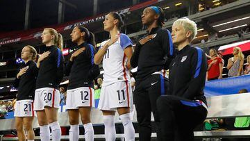 Luego de que US Soccer anunci&oacute; que los deportistas podr&aacute;n hincarse como protesta durante la ceremonia del himno nacional, han pedido una disculpa a Rapinoe.