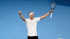 Sydney (Australia), 06/01/2024.- Alexander Zverev of Germany celebrates winning the mixed doubles semi final match with Laura Siegemund (unseen) against Storm Hunter and Matthew Ebden of Australia at the 2024 United Cup at Ken Rosewall Arena in Sydney, Australia, 06 January 2024. (Tenis, tormenta, Alemania) EFE/EPA/STEVEN MARKHAM AUSTRALIA AND NEW ZEALAND OUT
