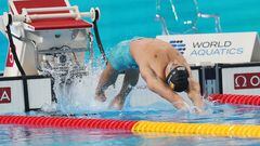 Doha (Qatar), 12/02/2024.- Hugo Gonzalez of Spain competes during the Men's 100m Backstroke semifinal at the FINA World Aquatics Championships Doha 2024 in Doha, Qatar, 12 February 2024. (100 metros, España, Catar) EFE/EPA/ALI HAIDER
