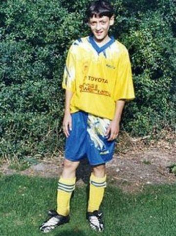 10 fotos inéditas de Mesut Özil: zurdo, alemán del Arsenal