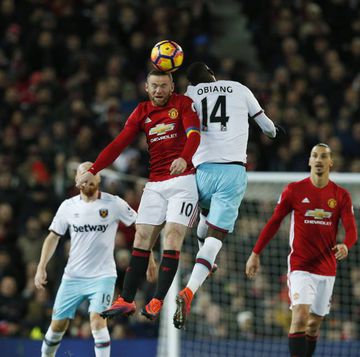 27/11/16 Manchester United's Wayne Rooney in action with West Ham United's Pedro Obiang