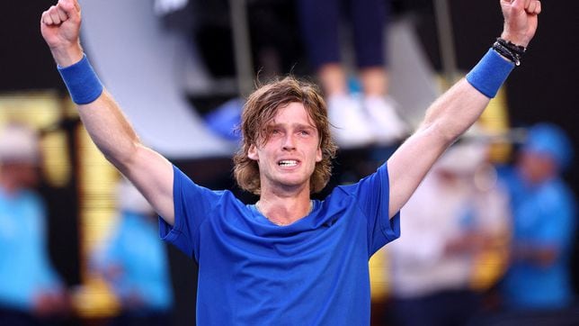 Rublev salva dos match-balls y se alía con la cinta