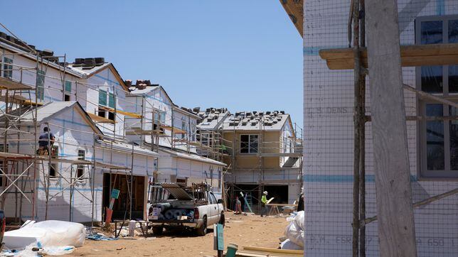 Housing market: Will home prices drop in 2023 in California?