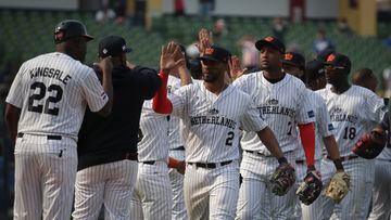 Taichung (Taiwan), 08/03/2023.- Players of the Netherlands celebrate after the 2023 World Baseball Classic game between Cuba and the Netherlands at Taichung Intercontinental Baseball Stadium in Taichung, Taiwan, 08 March 2023. (Países Bajos; Holanda) EFE/EPA/RITCHIE B. TONGO
