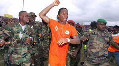 Drogba durante el partido que dio inicio al fin del conflicto en Costa de Marfil.