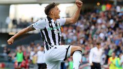Nahuel Molina celebra un gol con el Udinese.