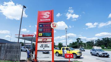 ¿El precio de la gasolina seguirá bajando hasta volver a lo que costaba en 2021?
