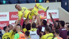 Villarreal players hold teammate Santi Cazorla (C) as he played his last game with the team after the Spanish LaLiga soccer match between Villarreal CF and SD Eibar held at La Ceramica stadium, in Villarreal, Spain, 19 July 2020. EFE/ Domenech Castello 