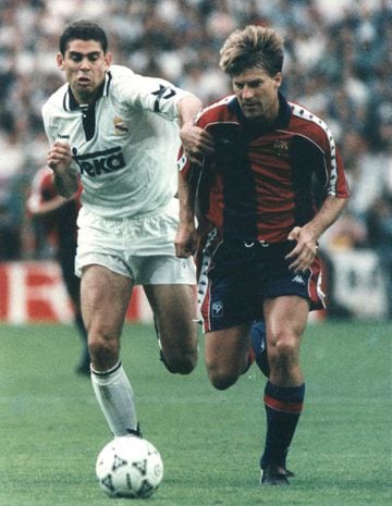 Laudrup, with Barcelona, fights for the ball with Fernando Hierro.
