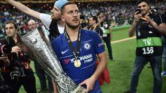 Hazard, con la Europa League ganada por el Chelsea.