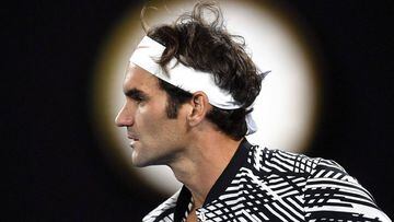 Federer arrasa con Berdych y avanza a octavos en Australia