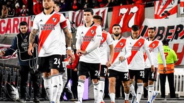 BUENOS AIRES, ARGENTINA - JUNE 25: Players of River Plate gets into the pitch before a match between River Plate and Lanus as part of Liga Profesional 2022 at Estadio Monumental Antonio Vespucio Liberti on June 25, 2022 in Buenos Aires, Argentina. (Photo by Marcelo Endelli/Getty Images)
