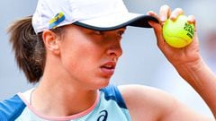 Swiatek chasing down Serena and Venus win records at Roland Garros