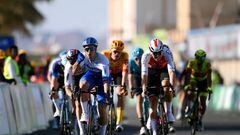 El ciclista danés Dylan Groenewegen celebra su victoria en la primera etapa del Saudí Tour.