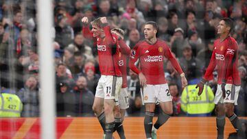 Manchester (United Kingdom), 26/12/2023.- Rasmus Hojlund of Manchester United (L) celebrates scoring the 3-2 goal during the English Premier League soccer match between Manchester United and Aston Villa in Manchester, Britain, 26 December 2023. (Reino Unido) EFE/EPA/ADAM VAUGHAN EDITORIAL USE ONLY. No use with unauthorized audio, video, data, fixture lists, club/league logos or 'live' services. Online in-match use limited to 120 images, no video emulation. No use in betting, games or single club/league/player publications.
