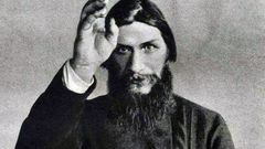Consejero espiritual del zar Nicolás II y su esposa Alejandra, Rasputín, un campesino con dotes de místico y sanador. Su carisma personal le sirvió para ejercer gran influencia sobre el zar y la zarina en un momento en que la situación de la monarquía ya era muy crítica