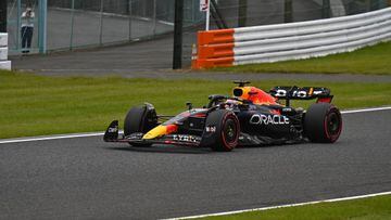 SUZUKA, JAPAN - OCTOBER 8 : Max Verstappen of the Netherlands driving the (1) Oracle Red Bull Racing RB18 on track during F1 Practice Session ahead of the F1 Grand Prix of Japan at Suzuka International Circuit on October 8, 2022 in Suzuka, Japan. (Photo by David Mareuil/Anadolu Agency via Getty Images)