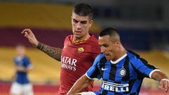 Soccer Football - Serie A - AS Roma v Inter Milan - Stadio Olimpico, Rome, Italy - July 19, 2020 Inter Milan's Alexis Sanchez in action with AS Roma's Gianluca Mancini, as play resumes behind closed doors following the outbreak of the coronavirus disease (COVID-19) REUTERS/Alberto Lingria