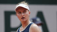 Krejcikova celebra un punto en Roland Garros.