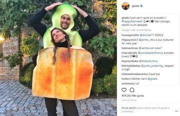 El QB de los Patriots se disfrazó de aguacate junto a su mujer, la top model Gisele Bundchen, que se disfrazó de pan tostado.