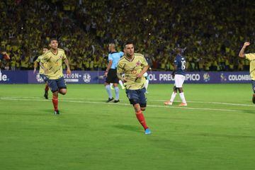 La Selección Colombia Sub 23 enfrentó a la de Ecuador en el Preolímpico de la categoría en el estadio Centenario de Armenia. El juego terminó 4-0 a favor de los dirigidos por Arturo Reyes.