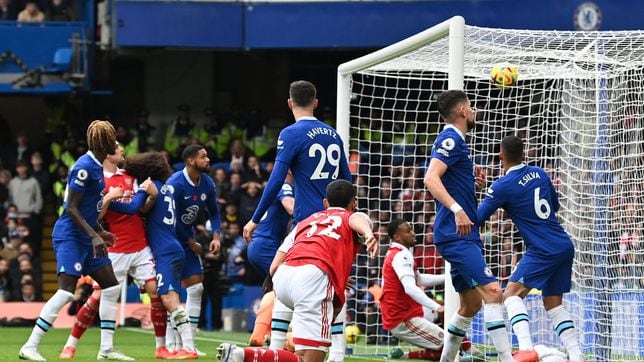 Why is the Premier League match between Arsenal and Chelsea on Tuesday 2 May and not this weekend?