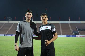 Zacarías Abuhabda (a la derecha) en la Selección Palestina Sub 20.