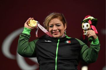 La atleta capitalina extendió su leyenda en Tokio 2020. Una de las mejores deportistas paralímpicas mexicanas de la historia ganó su sexta medalla en powerlifting (52 kg): cuarto oro consecutivo añadido a dos platas. Desde Sídney 2000 no falla en ninguna cita. 