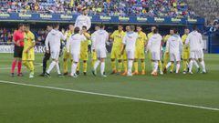 Los jugadores de Real Madrid y Villarreal sobre el c&amp;eacute;sped del Estadio de la Cer&amp;aacute;mica antes del encuentro entre ambos equipos en LaLiga Santander 2017-2018.