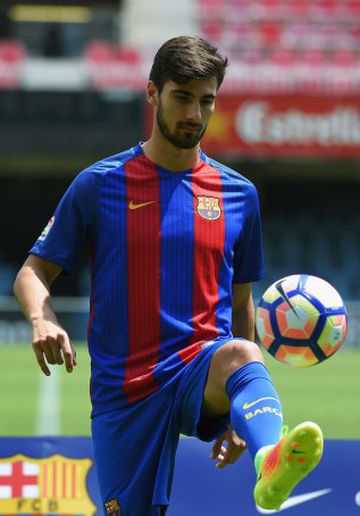 New Barcelona's Portuguesse forward Andre Gomes controls a ball during his official presentation at the Camp Nou stadium in Barcelona on July 27, 2016, after signing his new contract with the Catalan club.