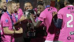 Cristian D&aacute;jome levanta el t&iacute;tulo de la Copa Sudamericana 2019. 