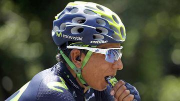 Cycling - Tour de France cycling race - The 184.5 km (114.6 miles) Stage 9 from Vielha Val d&#039;Aran, Spain to Andorre Arcalis, Andorra - 10/07/2016 Movistar Team rider Nairo Quintana of Colombia eats during the race.    REUTERS/Jean-Paul Pelissier 