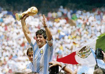 Maradona adquirió el estatus de leyenda del futbol mundial en la Copa del Mundo celebrada en México, al consagrarse campeón con Argentina tras derrotar 3-2 a Alemania.