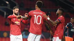 MANCHESTER, ENGLAND - NOVEMBER 24: Marcus Rashford of Manchester United celebrates after scoring their sides third goal with Bruno Fernandes (L)  and Fred (R) during the UEFA Champions League Group H stage match between Manchester United and İstanbul Basa