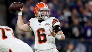 BALTIMORE, MARYLAND - NOVEMBER 28: Baker Mayfield #6 of the Cleveland Browns passes during a game against the Baltimore Ravens at M&amp;T Bank Stadium on November 28, 2021 in Baltimore, Maryland.   Patrick Smith/Getty Images/AFP == FOR NEWSPAPERS, INTERN