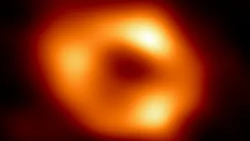 ¡No es broma! Revelan primera imagen del agujero negro superlativo