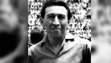Logró ser parte fundamental de los cinco campeonatos que se adjudicó el equipo durante 1947-51; además de ser el máximo romperredes con 136 goles. 