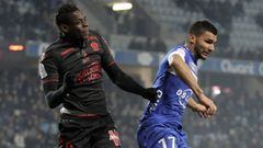 Nice&#039;s forward Mario Balotelli vies with Bastia&#039;s French defender Lindsay Rose during the L1 football match between Bastia (SCB) and Nice (OGC) on January 20, 2017 at the Armand Cesari stadium in Bastia, on the French Mediterranean island of Cor
