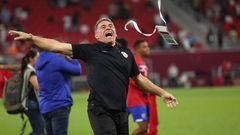 DOHA, QATAR - JUNE 14: Luis Fernando Suarez the head coach / manager of Costa Rica celebrates victory after the 2022 FIFA World Cup Playoff match between Costa Rica and New Zealand at Ahmad Bin Ali Stadium on June 14, 2022 in Doha, Qatar. (Photo by Matthew Ashton - AMA/Getty Images)