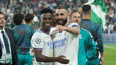 Vinicius Junior and Karim Benzema of Real Madrid CF celebrates after winning the UEFA Champions League Final match between Liverpool FC and Real Madrid CF at Stade de France on May 28, 2022 in Paris, France. (Photo by Giuseppe Maffia/NurPhoto via Getty Images)